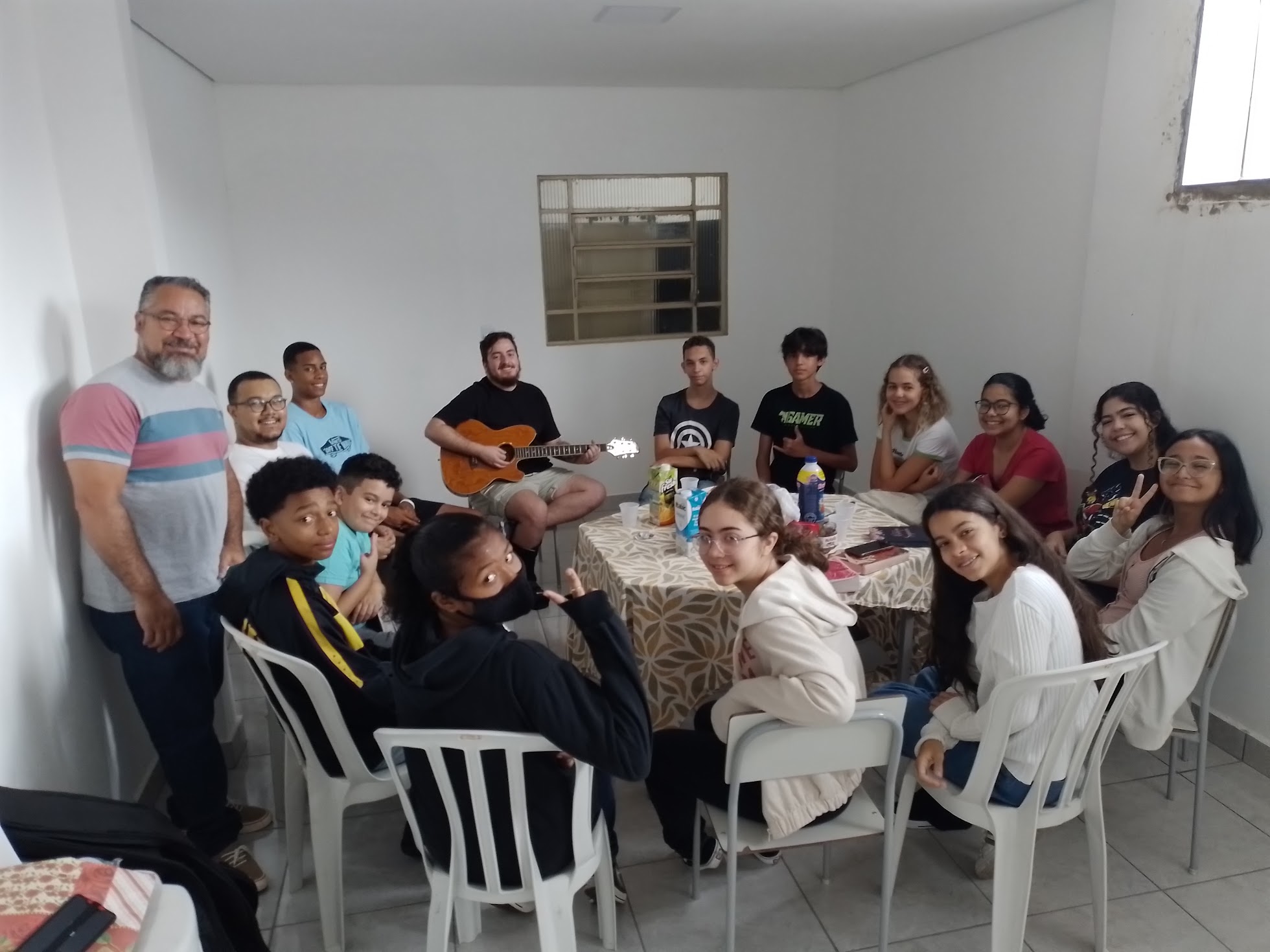 Estudo bíblico dominical dos adolescentes da igreja (UPA).